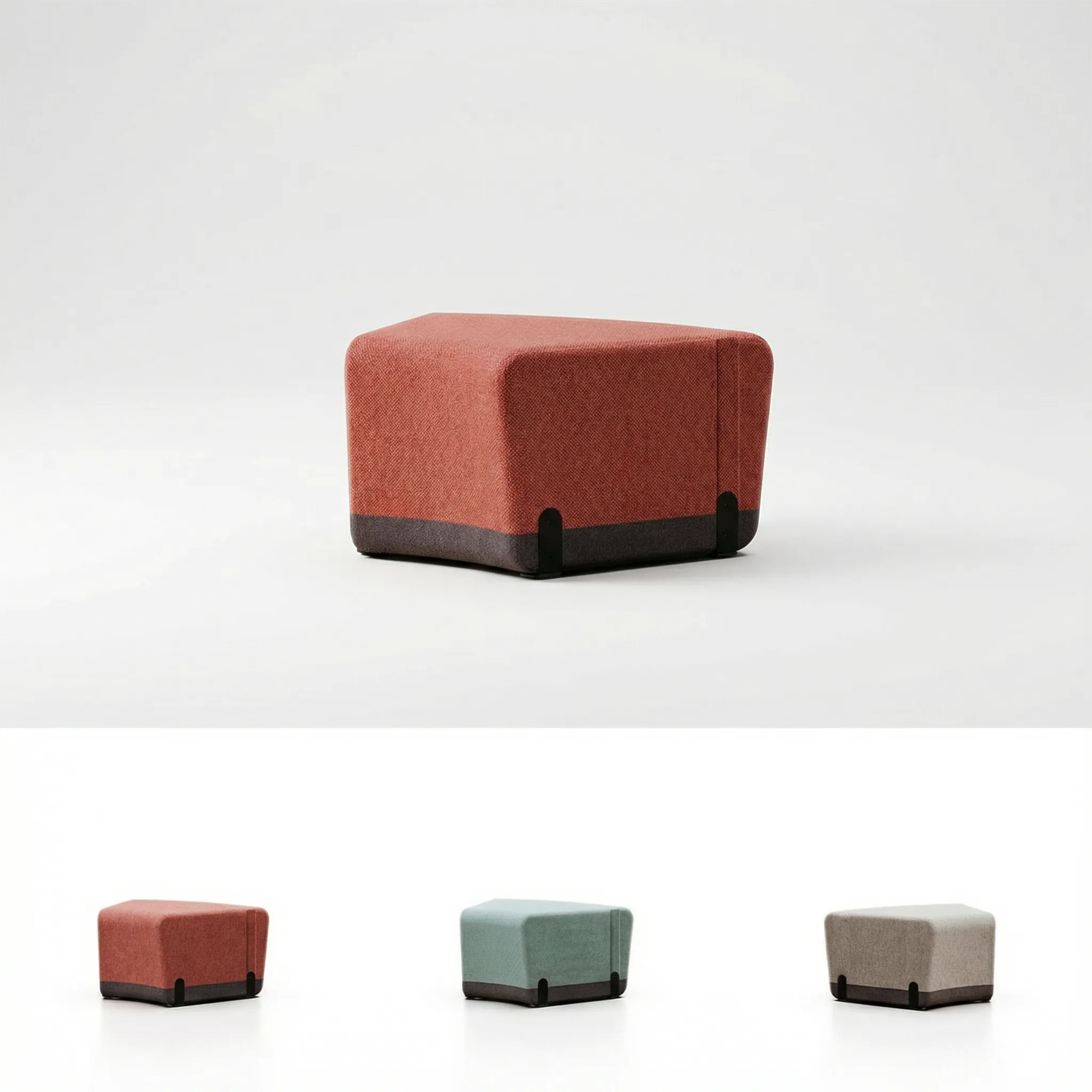 Geschwungenes gepolstertes Sitzelement mit dunkelgrauem Fußsaum in drei Farben: Korallrosa, Hellblau und Grau