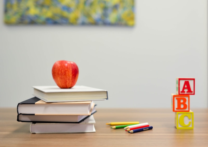 Klassenzimmer mit modernen Möbeln